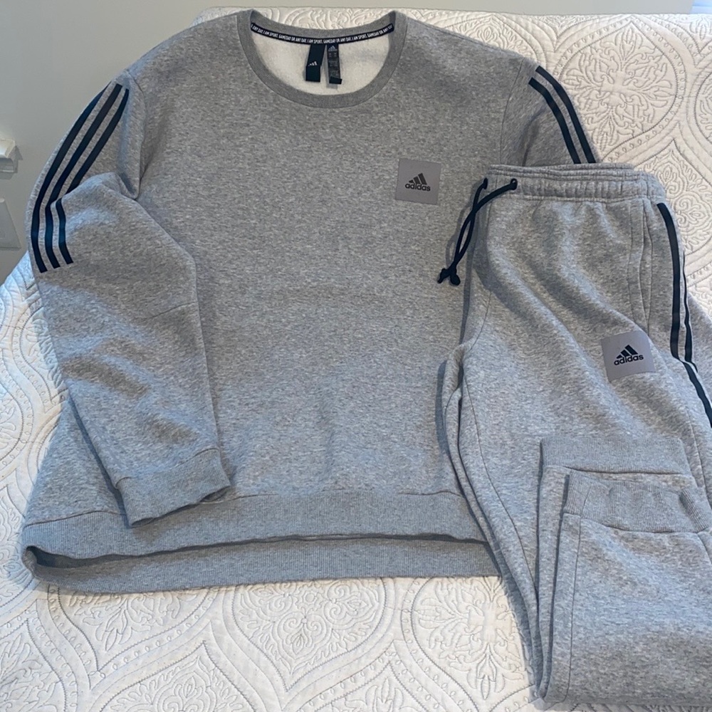 Mens adidas sweatsuit ,pants size XL, sweat shirt size XXL, this a set
